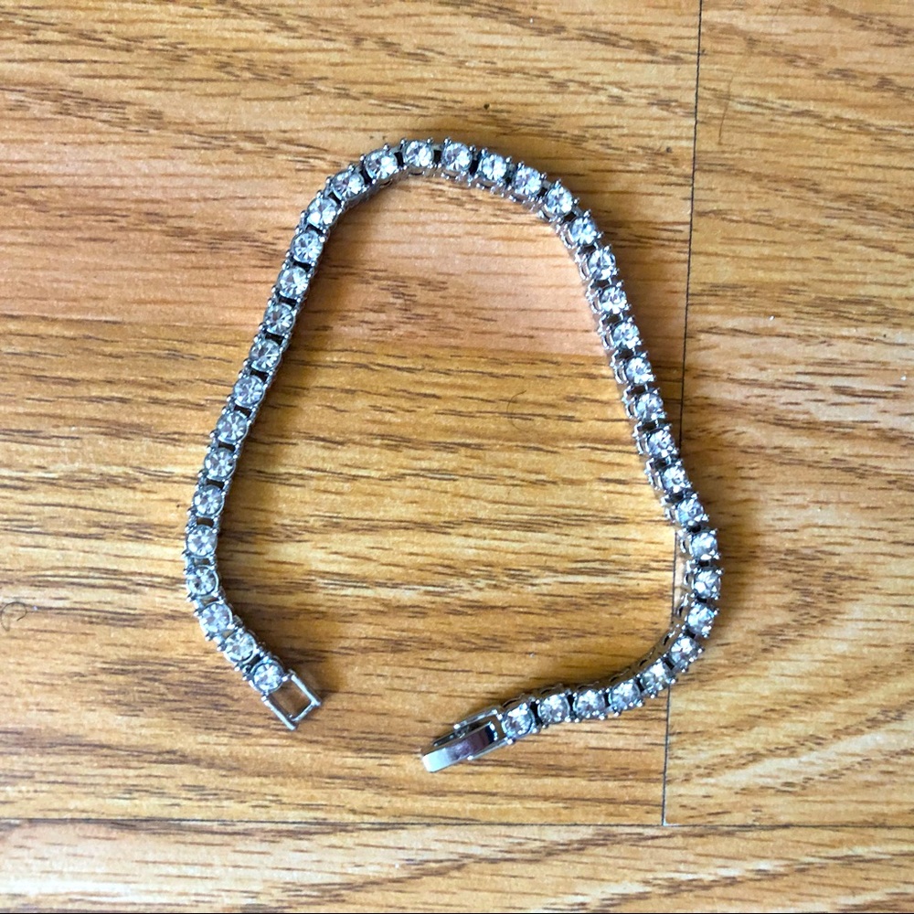 8 inch white gold tennis bracelet.